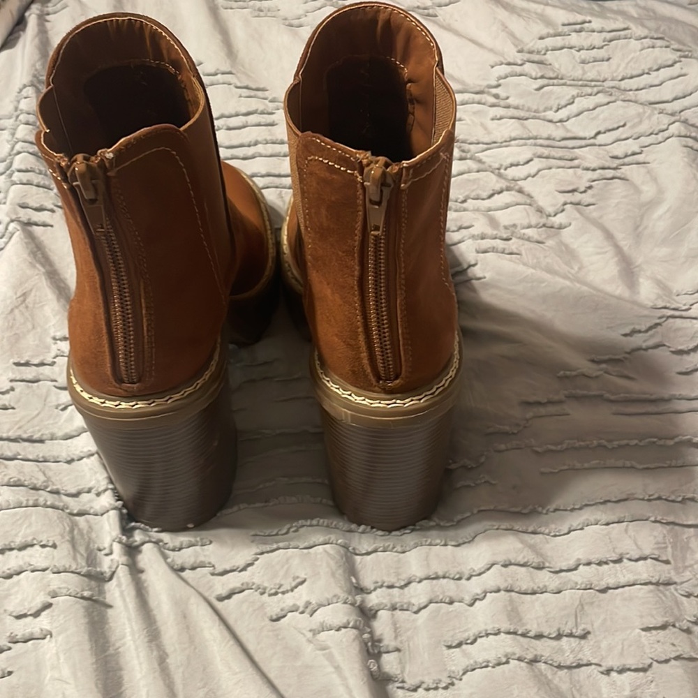 brown heeled ankle boots - Picture 2 of 3